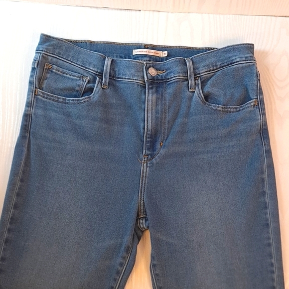 Levi's 720 high rise super skinny jeans in size 31.